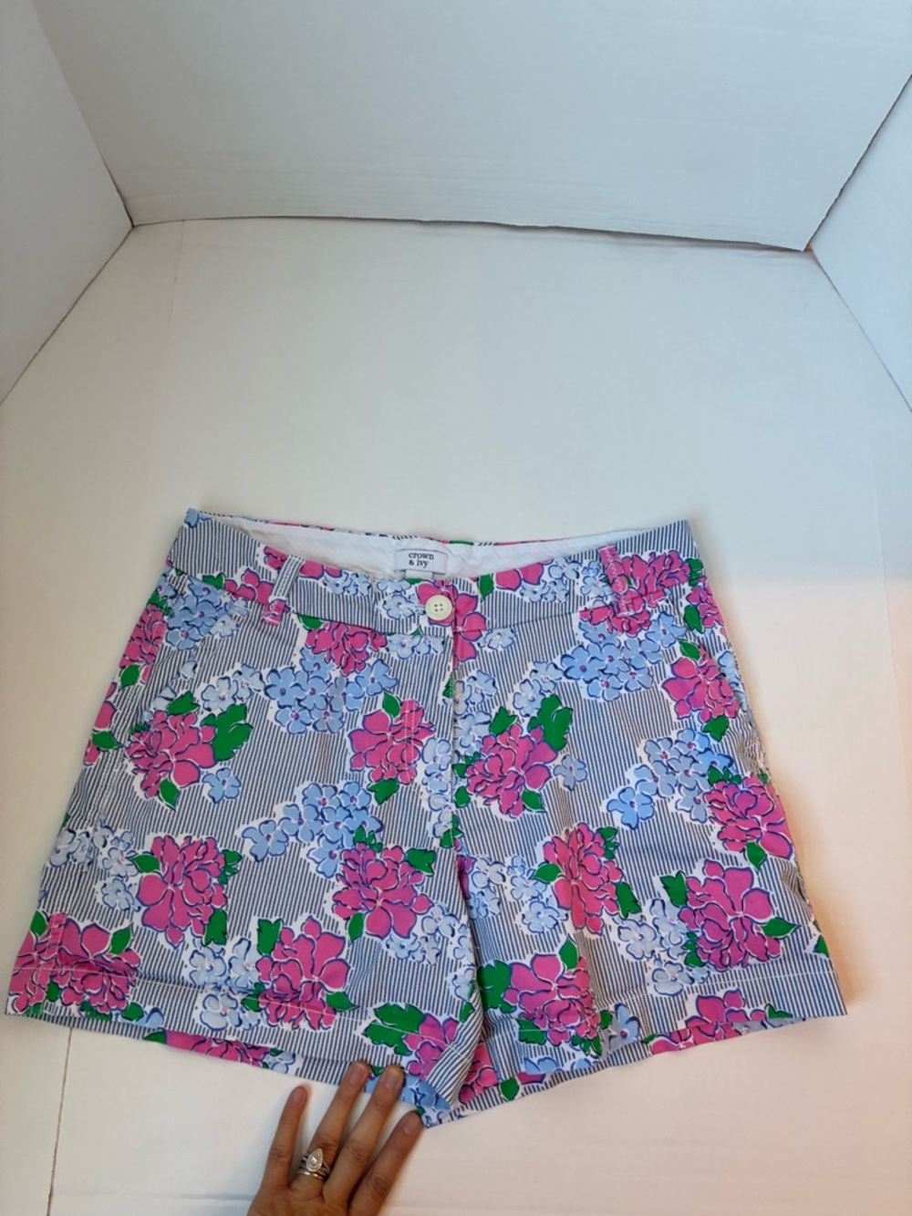 Women’s CROWN & IVY Shorts 6